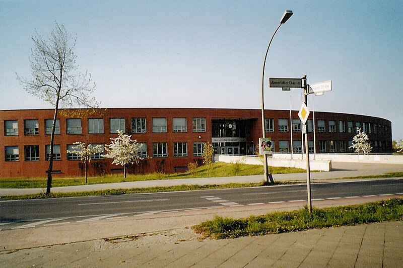 File:Berlin-Falkenberg-Barnim-Gymnasium-01.jpg