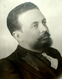 Retrato de um homem de terno, imagem em preto e branco