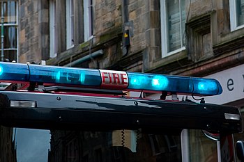 Kék villogó egy angol tűzoltóautón