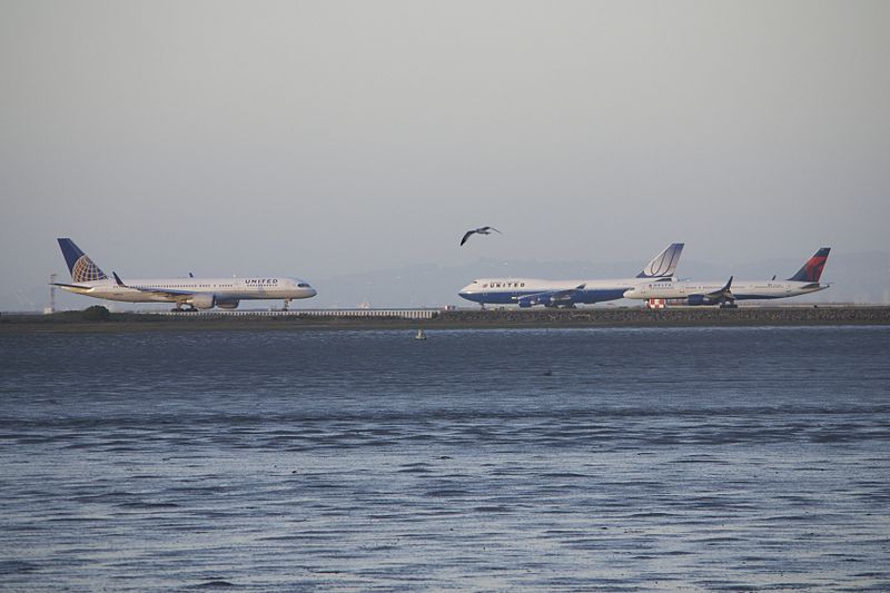 File:Boeing 757-200 United - Continental post-merger and Delta colors (8499206595).jpg