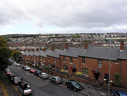 Čtvrť Bogside v Derry (pohled z hradeb)