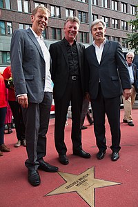 Einweihung von Murnaus Stern auf dem Boulevard der Stars in Berlin mit „Nachfahren“ und Bürgermeister Wowereit (2012)