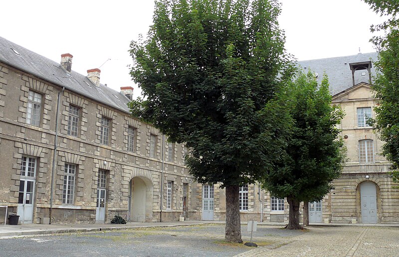 File:Bourges - Collège des Jésuites -4.jpg