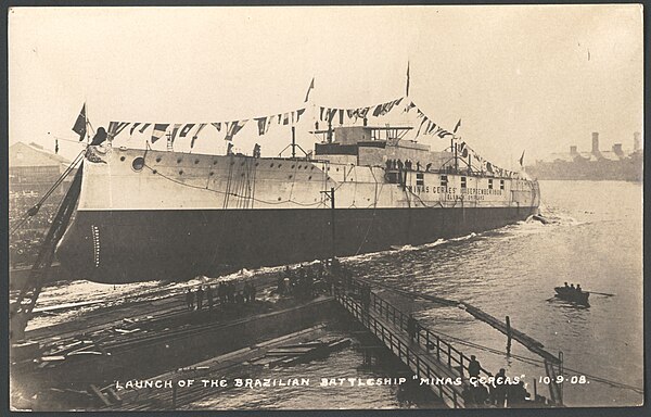 The launch of Minas Geraes on 10 September 1908. As the ship has not gone through its fitting-out period, it weighed only around 9,000 long tons (9,10