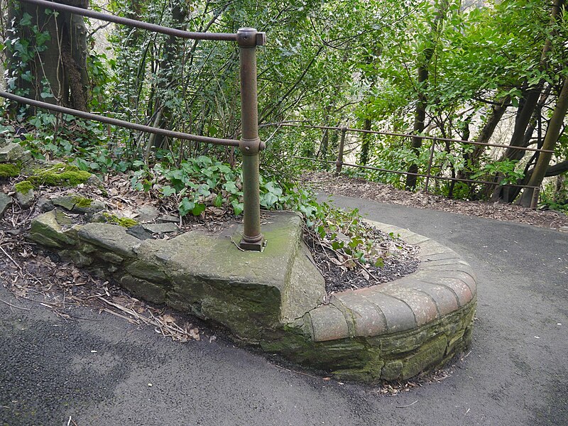 File:Bristol, Clifton, Zigzag Path - geograph.org.uk - 5661886.jpg