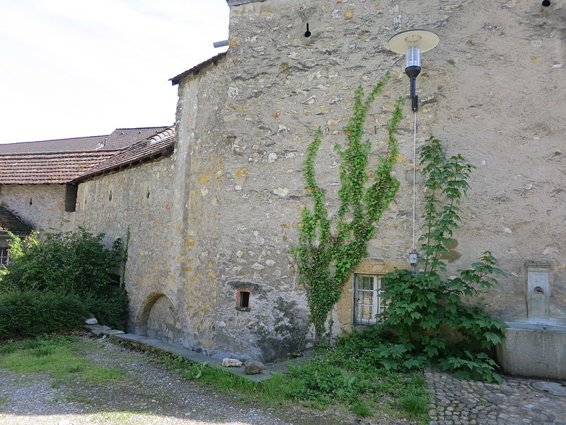 File:Brugg Stadtmauer.JPG