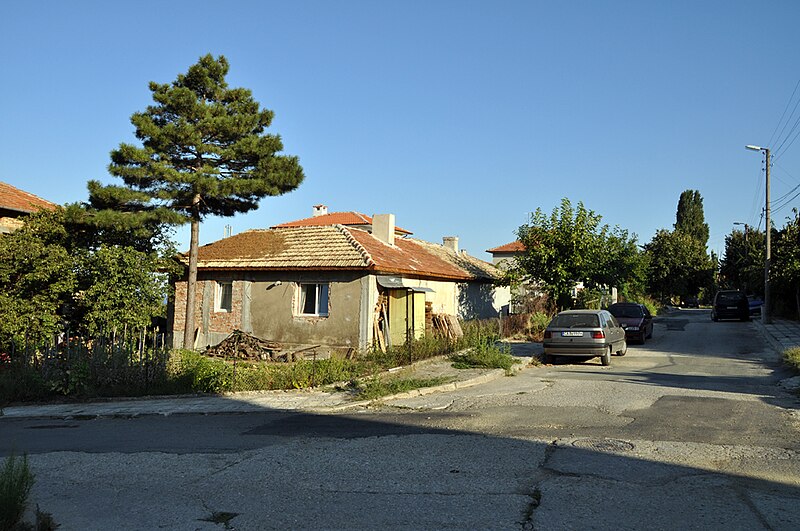 File:Bulgaria Obzor street.jpg