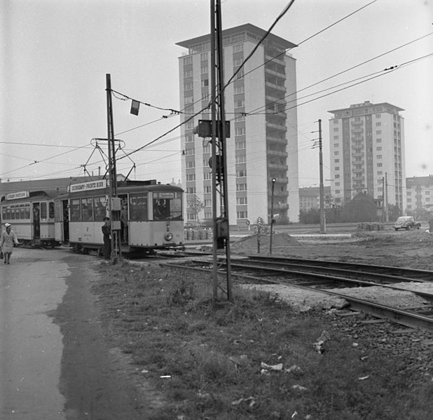 File:Bundesarchiv B 145 Bild-F011897-0005, Karlsruhe-Mühlburg, Hochhäuser.jpg