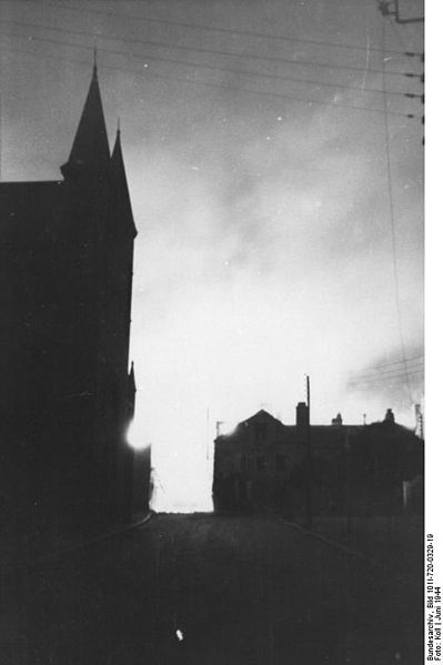 File:Bundesarchiv Bild 101I-720-0329-19, Frankreich, brennende Häuser in der Nacht.jpg