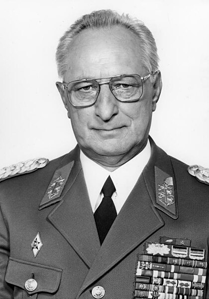 File:Bundesarchiv Bild 183-1988-0707-033, Heinz Keßler.jpg