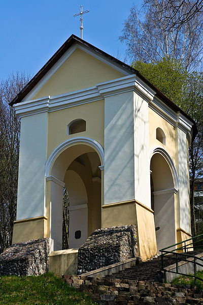 File:Calvary Chapel in Zirmunai.jpg