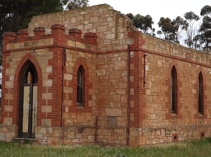 File:Caowie Belt near Jamestown. The ruins of the 1918 built stpne Baptist Church. Now used for farm storage. (44107722645).jpg