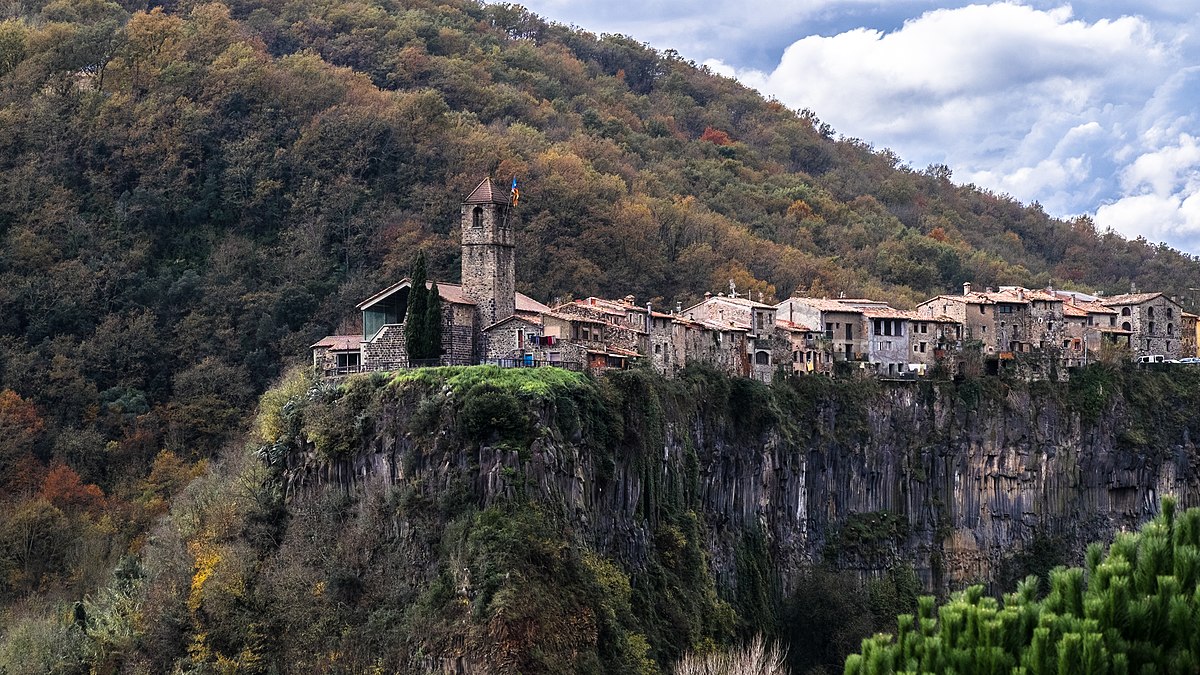 Castellfollit de la Roca, The Hanging Town