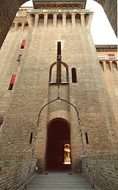 The western drawbridge. The tower features machicolations near the top. Castello ferrara pontelevatoio.jpg