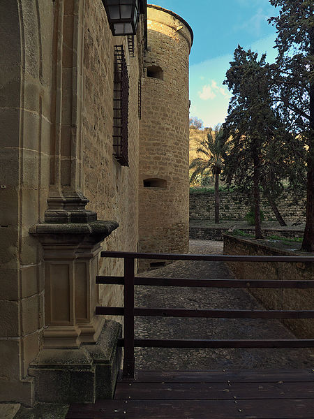 File:Castillo de Canena, Jaén. Entrada.jpg