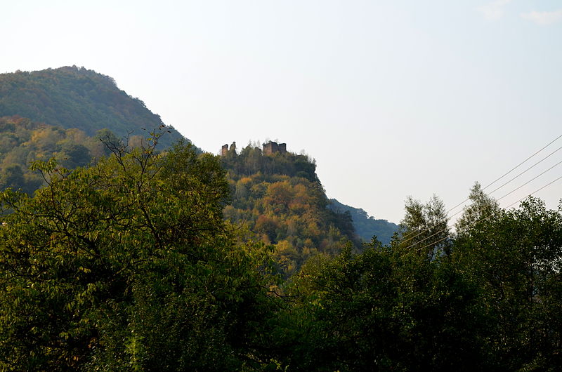 File:Cetatea Colț.JPG