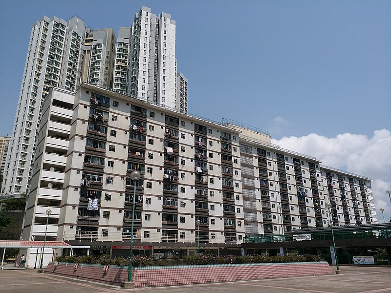 File:Ching Kwai House, Cheung Ching Estate overview & Ching Chun Court part one in March 2021.jpg