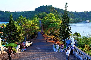 Chiều cao nguyên – Późne popołudnie na płaskowyżach Central High - panoramio.jpg