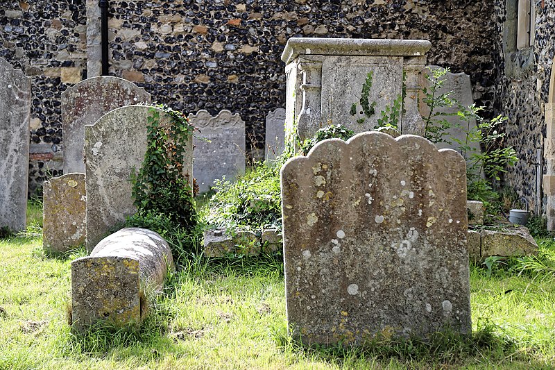 File:Church of St Nicholas, Ash-with-Westmarsh, Kent - churchyard headstones and tomb chest 02.jpg