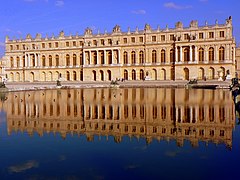 Le château de Versailles, chef-d’œuvre de l’architecture classique ou baroque[331] du XVIIe siècle.