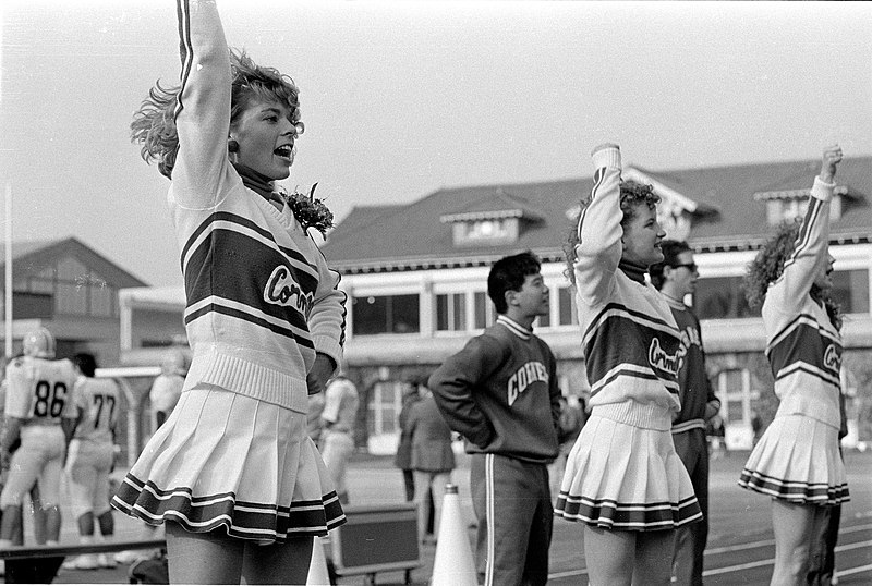 File:Cornell Cheerleaders in 1987.jpg