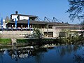 Sportzentrum im Chreis mit Kunsteisbahn