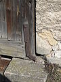 Čeština: Uchycení v Dřínově. Okres Kladno, Česká republika. English: Wooden gate fixing in Dřínov village, Kladno District, Czech Republic.