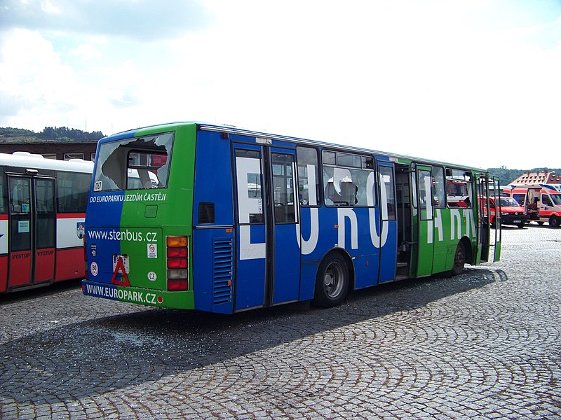 File:DOD PROBO BUS 2014, autobus po vyprošťování, zezadu.jpg