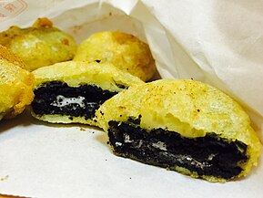 https://upload.wikimedia.org/wikipedia/commons/thumb/9/9c/Deep_Fried_Oreo.JPG/289px-Deep_Fried_Oreo.JPG