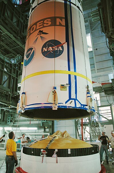 File:Delta IV Medium payload fairing mating.jpg