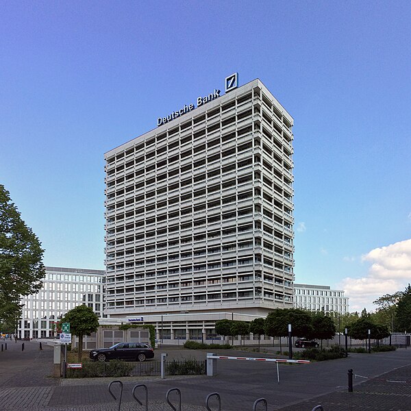 File:Deutsche-Bank-Otto-Suhr-Allee-Berlin-Charlottenburg-06-2017b.jpg