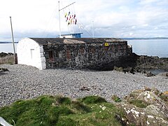 Disused Victorian building on the RUYC battery site - geograph.org.uk - 5373089.jpg