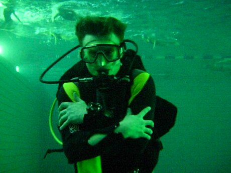 File:Diving signal cold.jpg