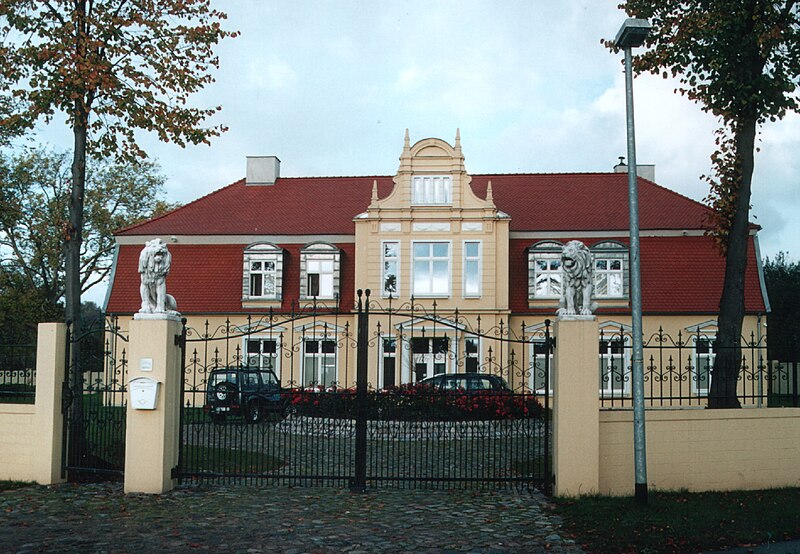 File:Dolgener Herrenhaus 2003.jpg