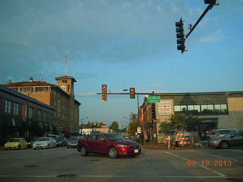 File:Downtown St. Charles, IL.JPG