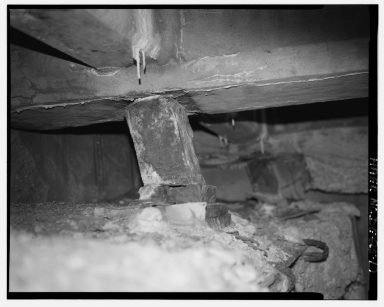 File:EXPANSION JOINT ON SOUTHWESTERN ABUTMENT (EXPANSION END) - Thompson's Bridge, Spanning Brandywine River on Delaware State Route 92, Wilmington, New Castle County, DE HAER DEL,2-WILM.V,7-17.tif