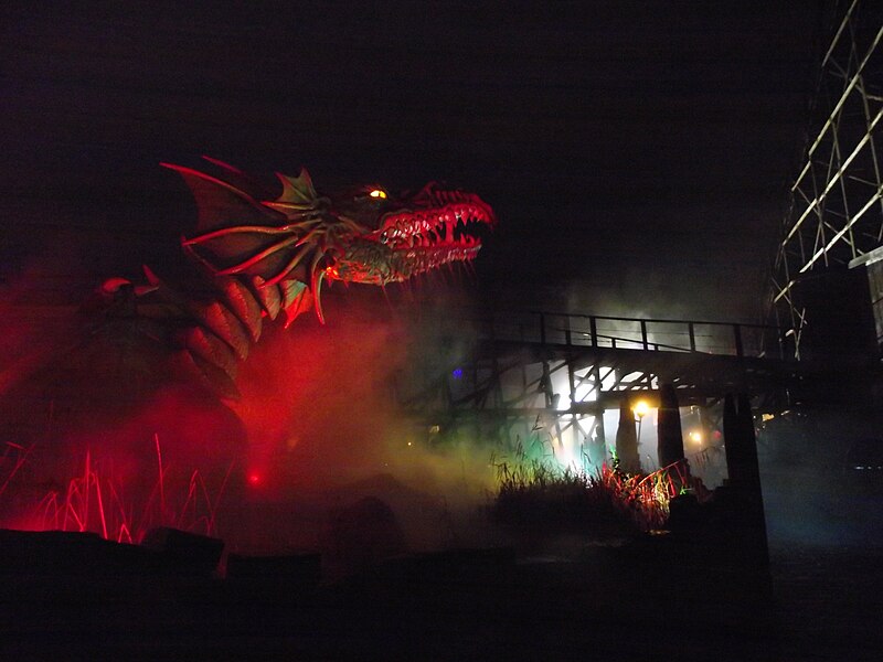 File:Efteling - dragon at night.jpg