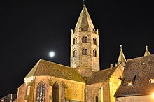 L'église Saint-Léger, architecture romane tardive pour le massif occidental et la nef, gothique pour le chœur.
