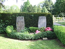 Ehrengrab Elisabeth Selbert (Friedhof Niederzwehren).jpg