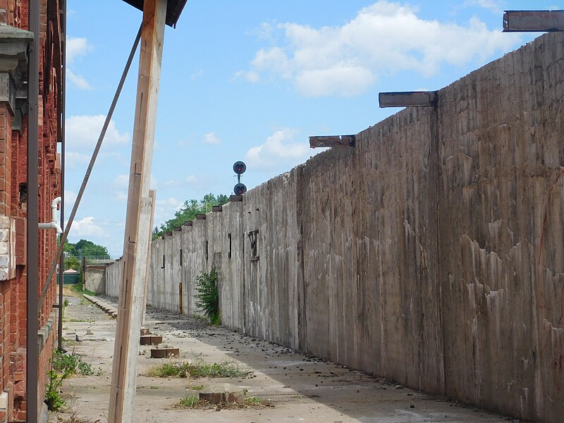 File:Elmira station trackside.jpg