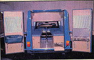 Interior de la caravana sobre base de la furgoneta SEAT 127 Póker Emelba.