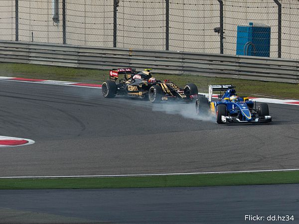 Marcus Ericsson locks up under braking for turn 14.