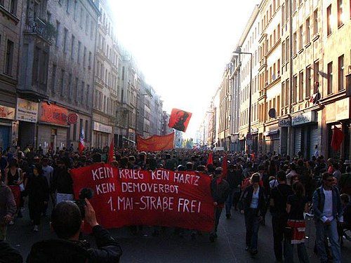 1 мая 2005. Первомай в Германии. День труда в Германии. День труда 1 мая (tag der Arbeit). Первомайская демонстрация.