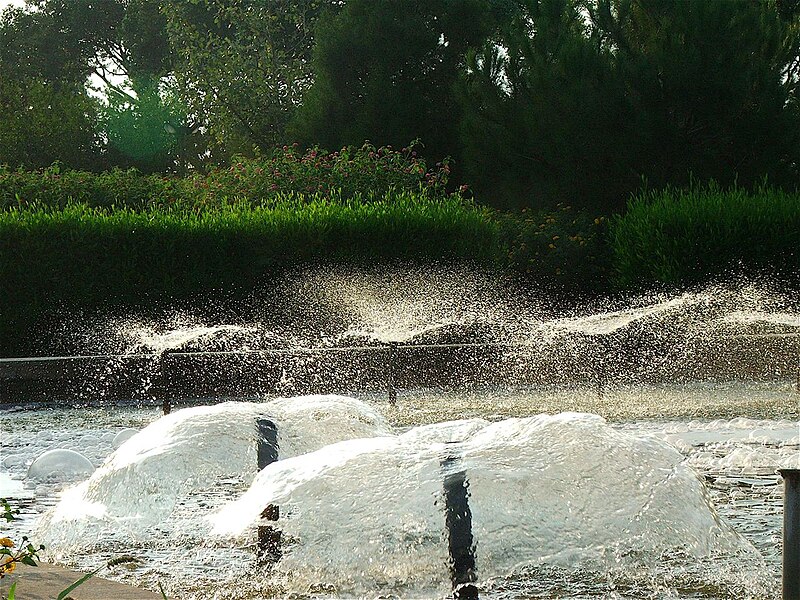 File:FOUNTAINS (1731798363).jpg