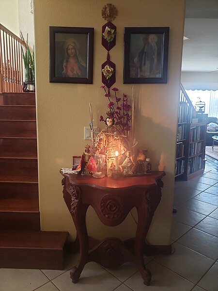 File:FilAm Home Altar.jpg