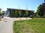 Stadsbiblioteket sett från parken.