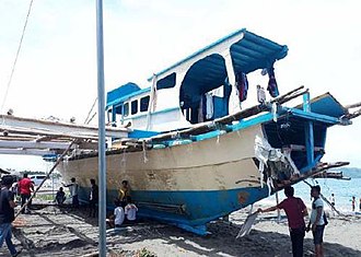 Fishing Banca Gem-Ver's stern after Reed Bank incident.jpg