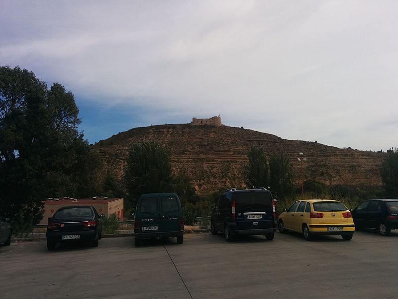 File:Flix Fort and cars.jpg