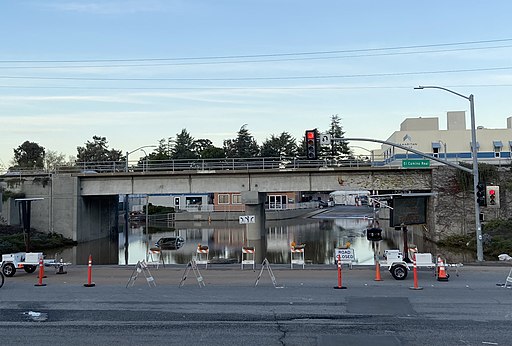 Flood at 42nd St under cross (52601112746)