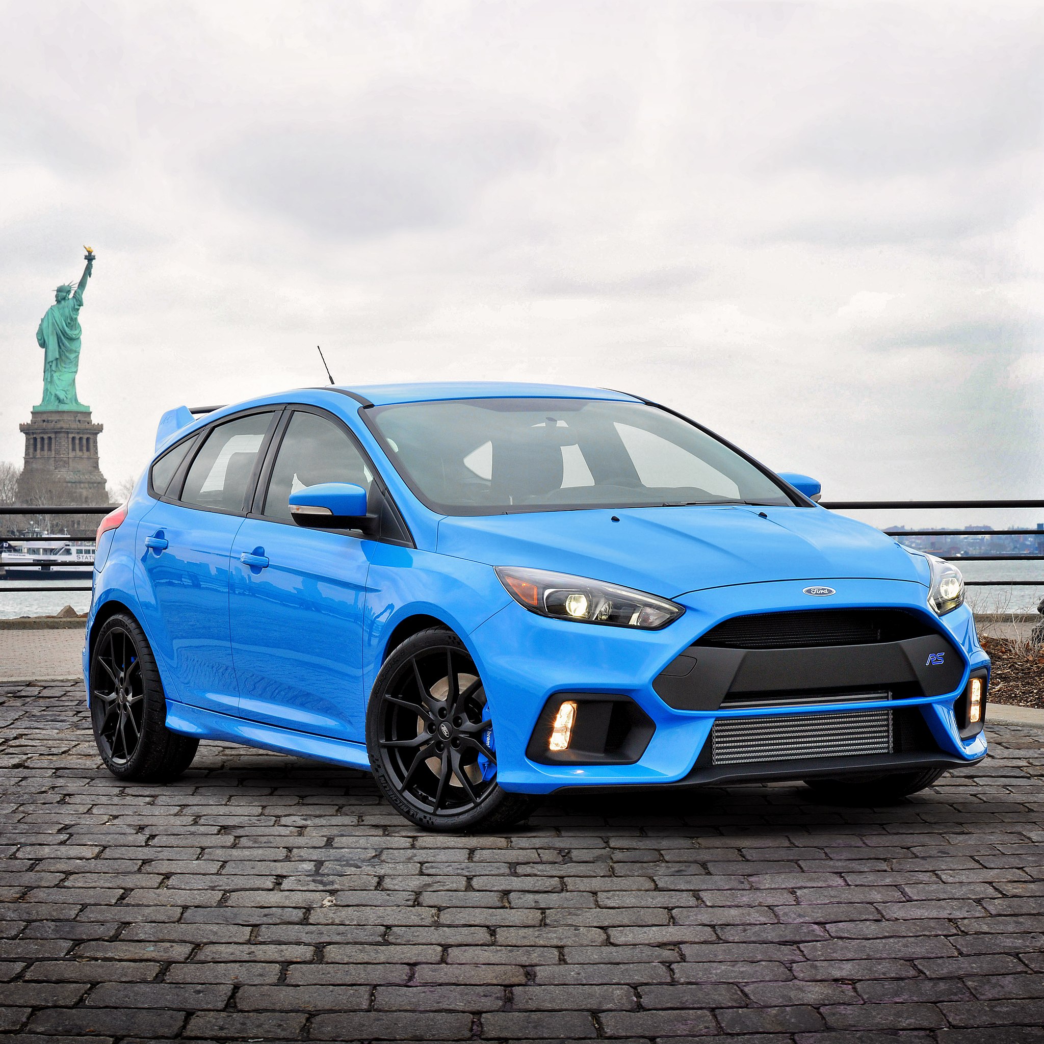 File:Ford Focus RS Mk III 2015 001.jpg - Wikimedia Commons